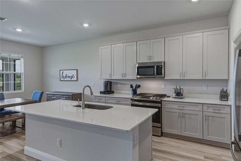 For Sale: $490,000 (4 beds, 3 baths, 2285 Square Feet)