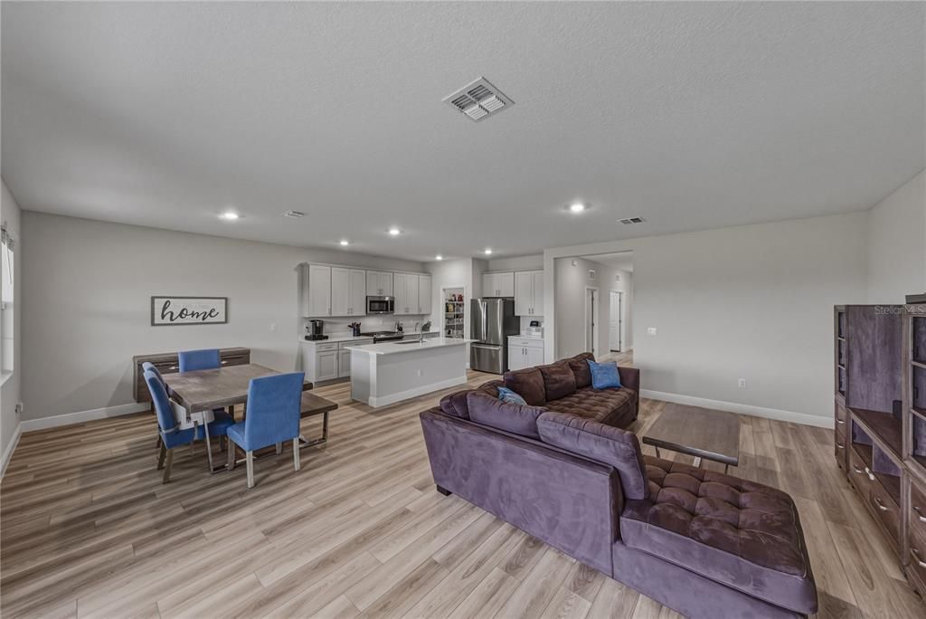 For Sale: $490,000 (4 beds, 3 baths, 2285 Square Feet)
