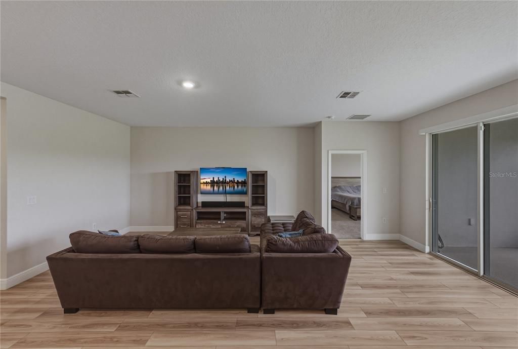 For Sale: $490,000 (4 beds, 3 baths, 2285 Square Feet)
