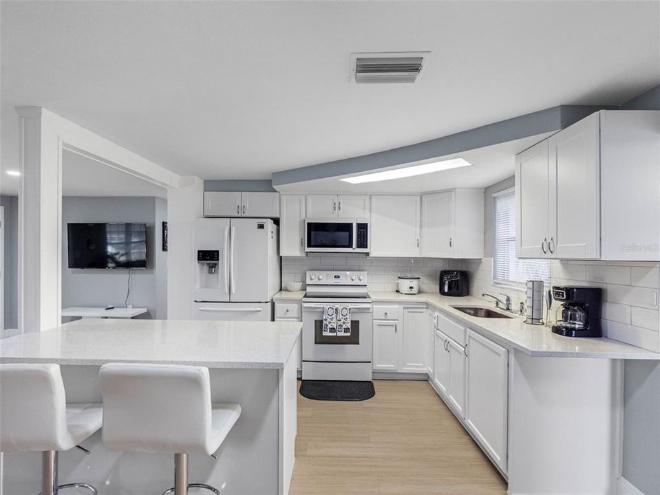 На продажу: $329,900 (3 спален, 2 ванн, 1362 Квадратных фут)