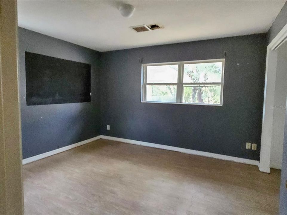 For Sale: $203,000 (3 beds, 2 baths, 1946 Square Feet)