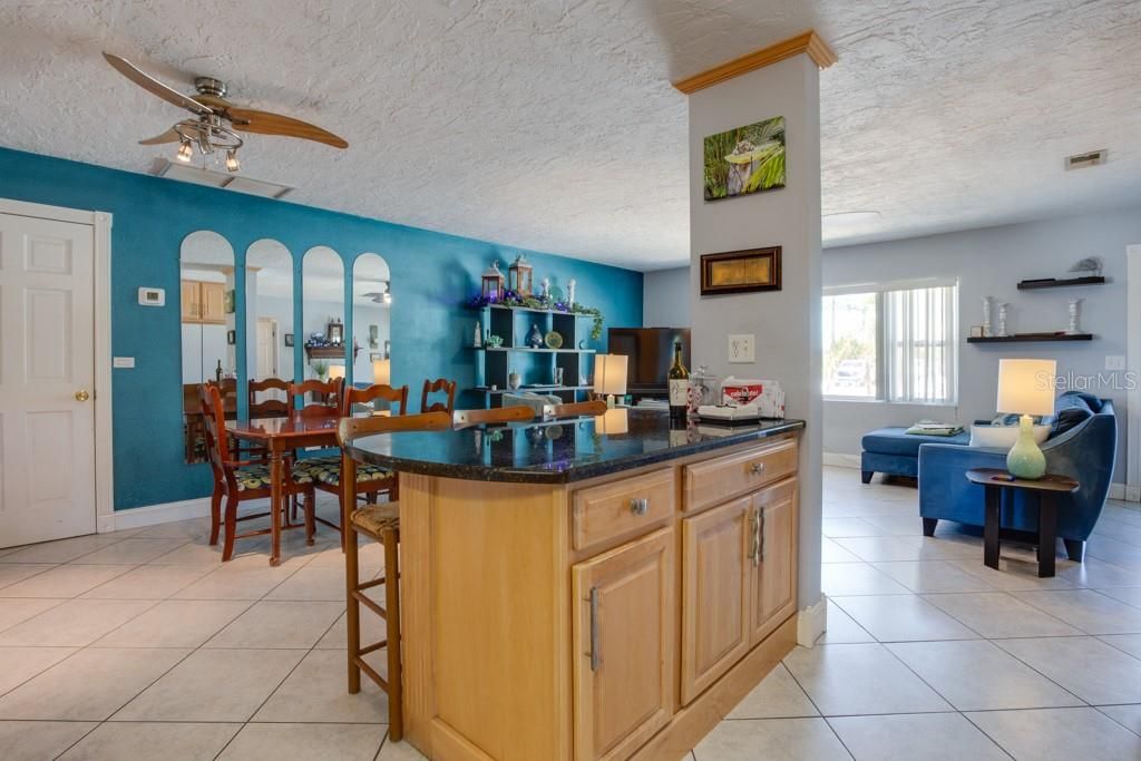 En Venta: $450,000 (3 camas, 2 baños, 1408 Pies cuadrados)