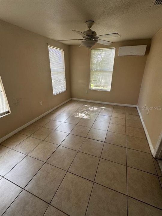 For Rent: $875 (1 beds, 1 baths, 555 Square Feet)