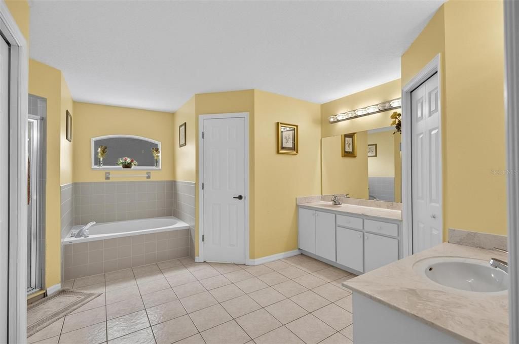 En Venta: $350,000 (3 camas, 2 baños, 2224 Pies cuadrados)