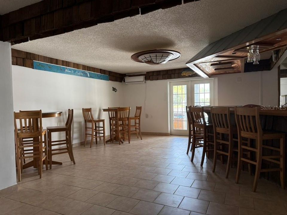 For Sale: $460,000 (3 beds, 3 baths, 1330 Square Feet)