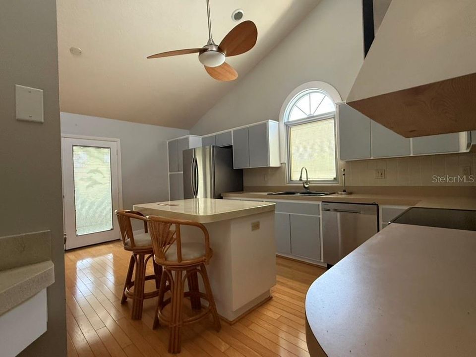 For Sale: $460,000 (3 beds, 3 baths, 1330 Square Feet)