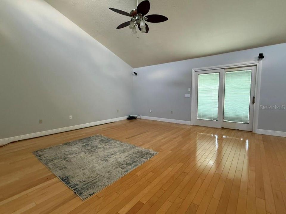 For Sale: $460,000 (3 beds, 3 baths, 1330 Square Feet)