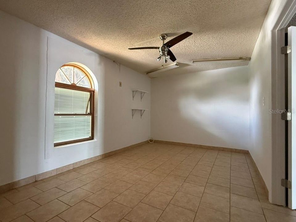 For Sale: $460,000 (3 beds, 3 baths, 1330 Square Feet)