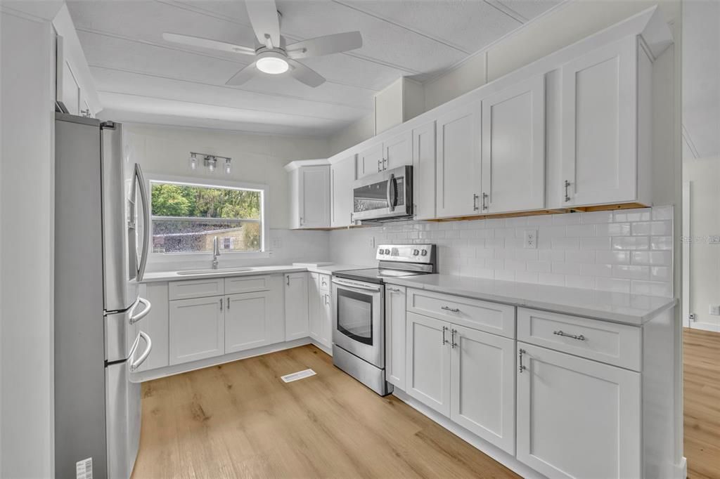For Sale: $180,000 (2 beds, 2 baths, 1040 Square Feet)