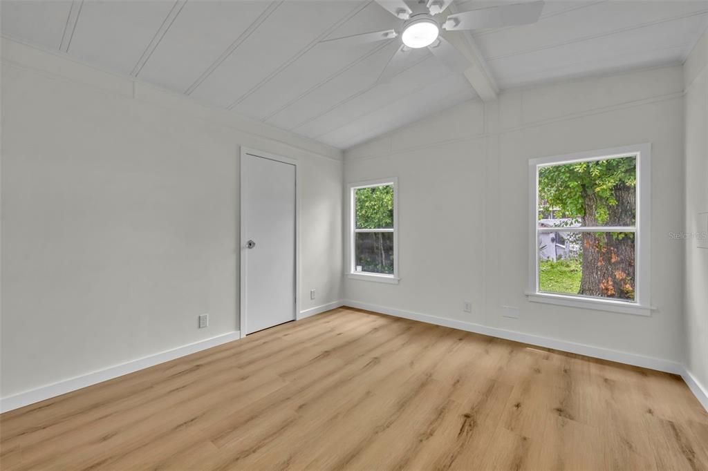 For Sale: $180,000 (2 beds, 2 baths, 1040 Square Feet)