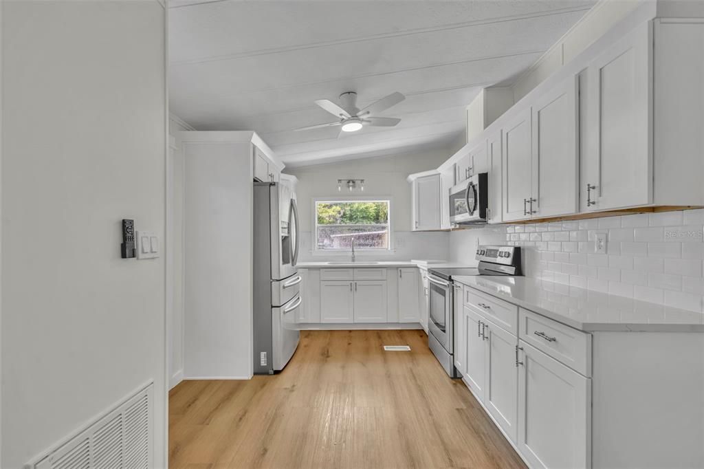 For Sale: $180,000 (2 beds, 2 baths, 1040 Square Feet)
