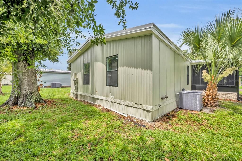 For Sale: $180,000 (2 beds, 2 baths, 1040 Square Feet)