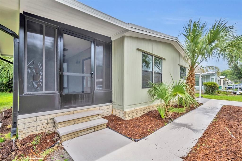 For Sale: $180,000 (2 beds, 2 baths, 1040 Square Feet)