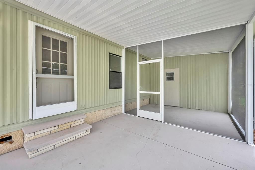 For Sale: $180,000 (2 beds, 2 baths, 1040 Square Feet)