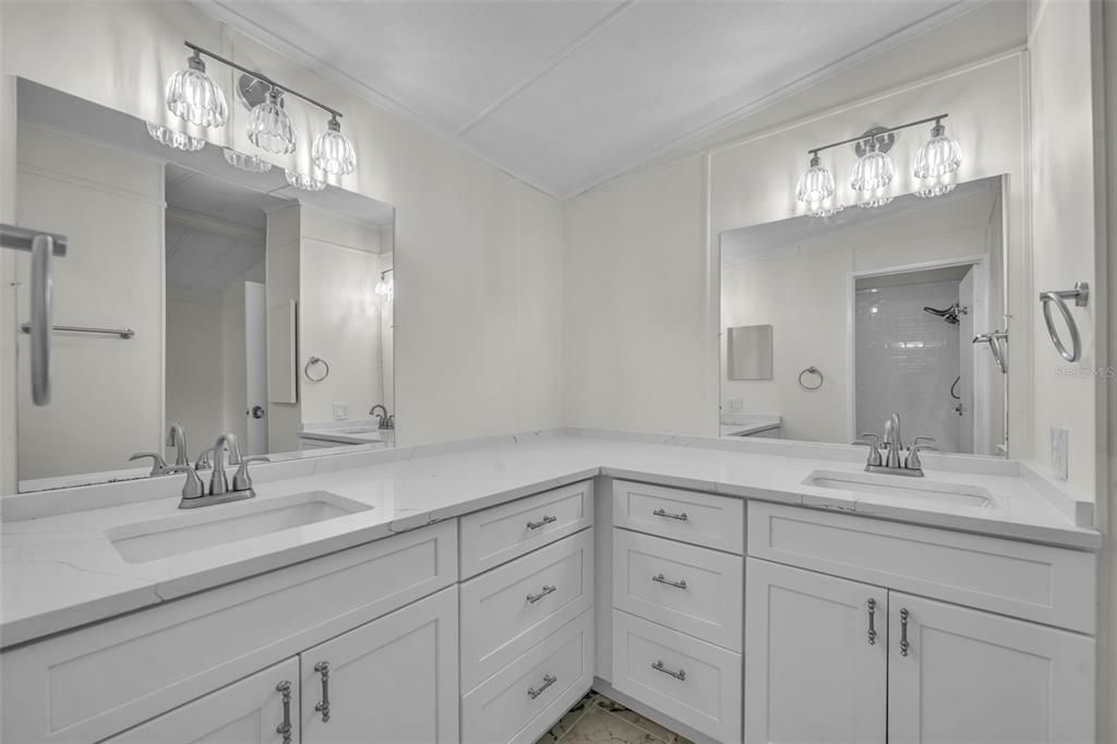 For Sale: $180,000 (2 beds, 2 baths, 1040 Square Feet)