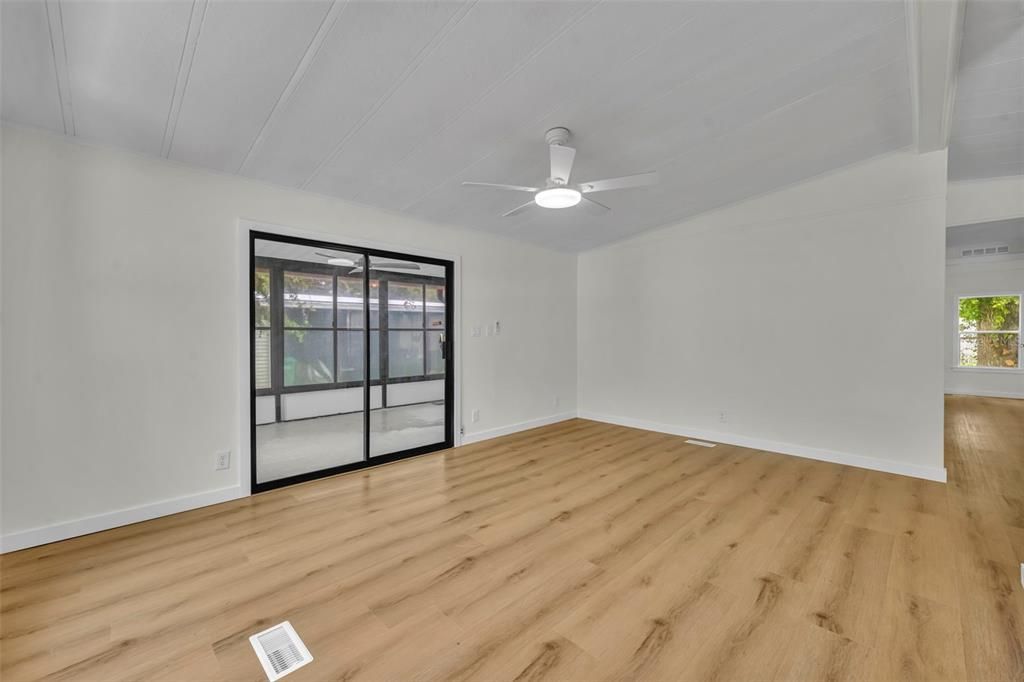 For Sale: $180,000 (2 beds, 2 baths, 1040 Square Feet)