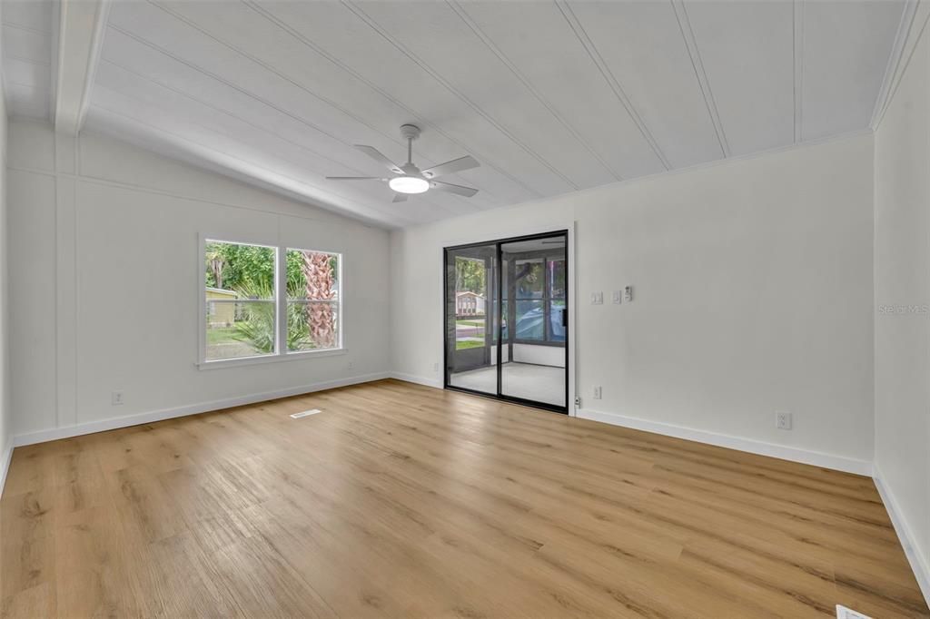 For Sale: $180,000 (2 beds, 2 baths, 1040 Square Feet)