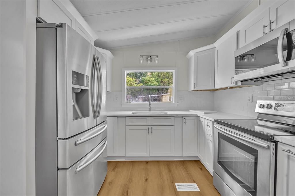 For Sale: $180,000 (2 beds, 2 baths, 1040 Square Feet)