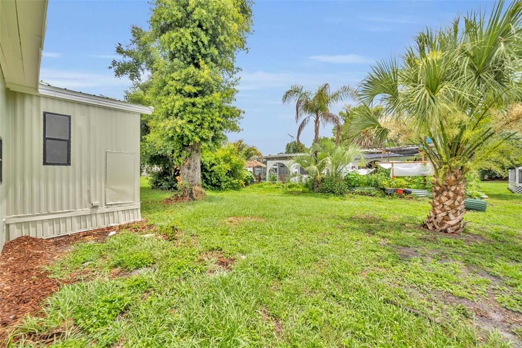 For Sale: $180,000 (2 beds, 2 baths, 1040 Square Feet)