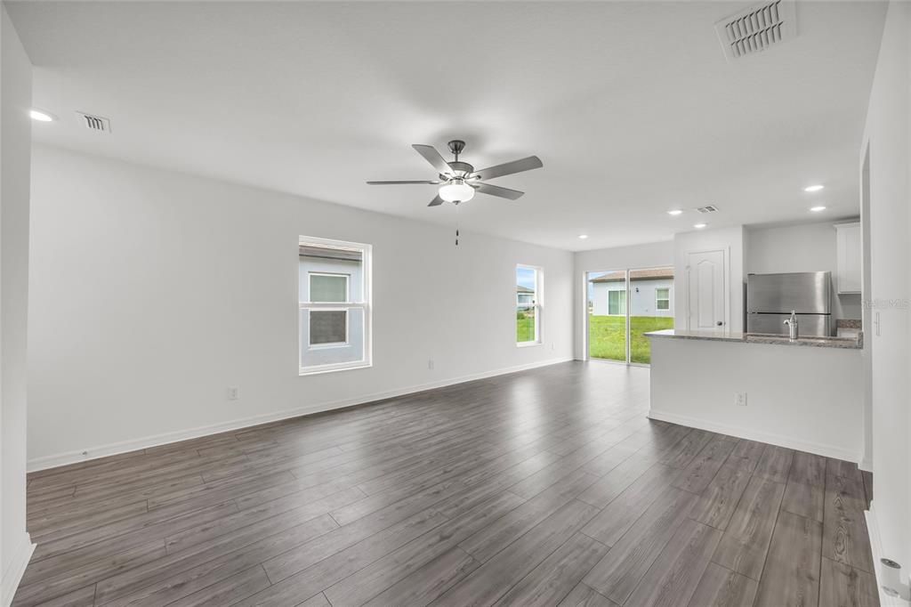 En Venta: $289,900 (3 camas, 2 baños, 1120 Pies cuadrados)