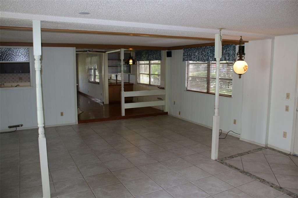 For Sale: $349,000 (3 beds, 1 baths, 1651 Square Feet)