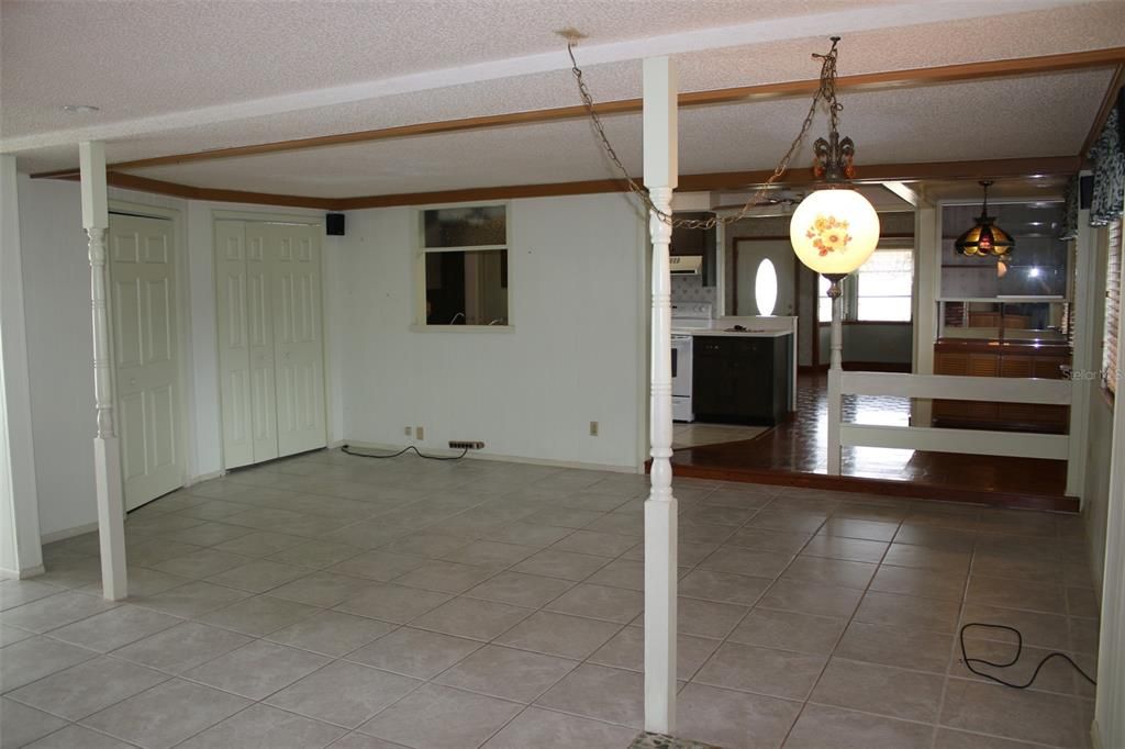 For Sale: $349,000 (3 beds, 1 baths, 1651 Square Feet)