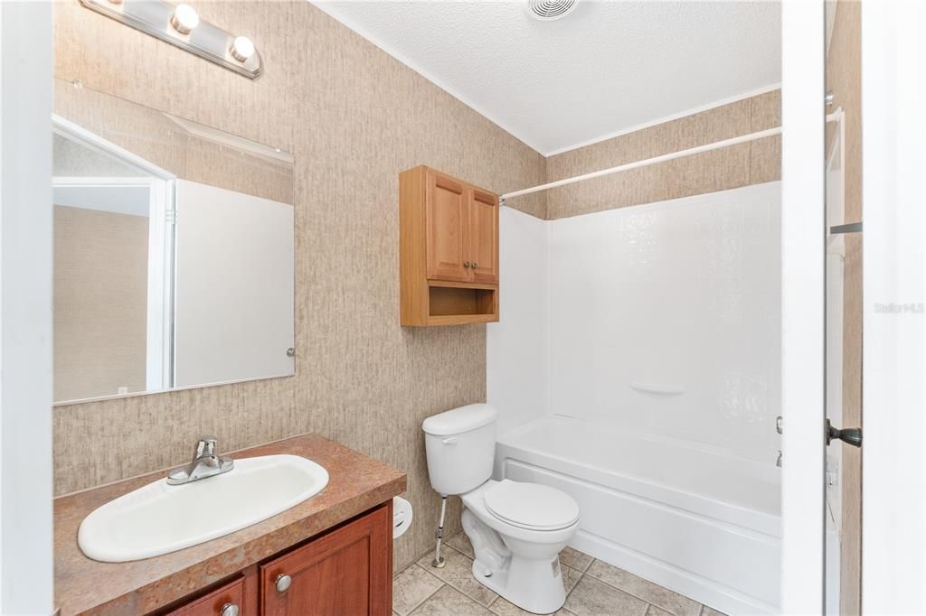 Activo con contrato: $269,900 (3 camas, 2 baños, 1248 Pies cuadrados)