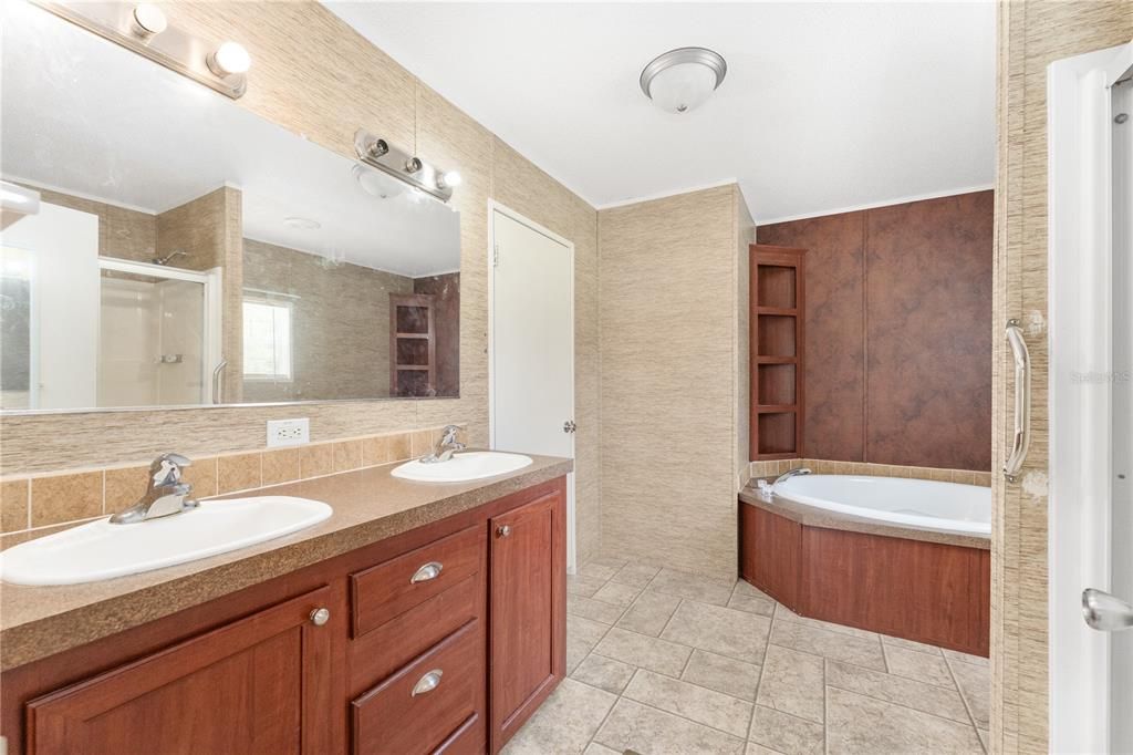Activo con contrato: $269,900 (3 camas, 2 baños, 1248 Pies cuadrados)