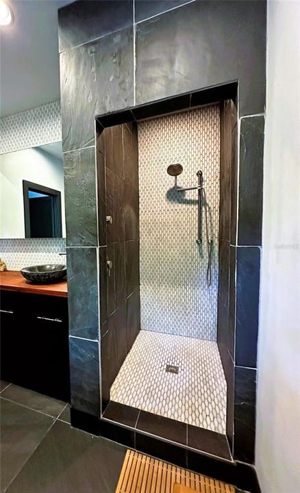 En Venta: $1,149,000 (3 camas, 2 baños, 2642 Pies cuadrados)