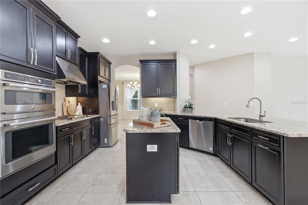 En Venta: $539,900 (4 camas, 3 baños, 2872 Pies cuadrados)