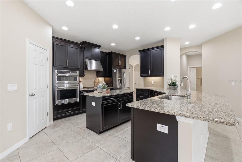 En Venta: $539,900 (4 camas, 3 baños, 2872 Pies cuadrados)
