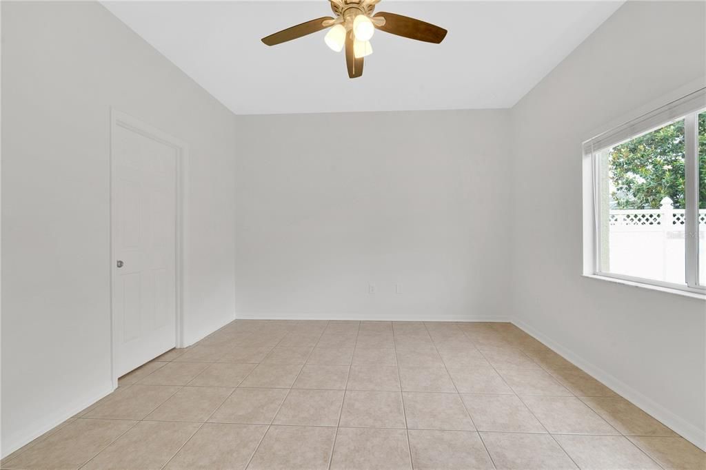En Venta: $369,900 (4 camas, 2 baños, 1858 Pies cuadrados)
