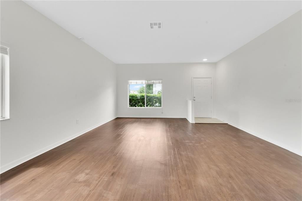 En Venta: $369,900 (4 camas, 2 baños, 1858 Pies cuadrados)