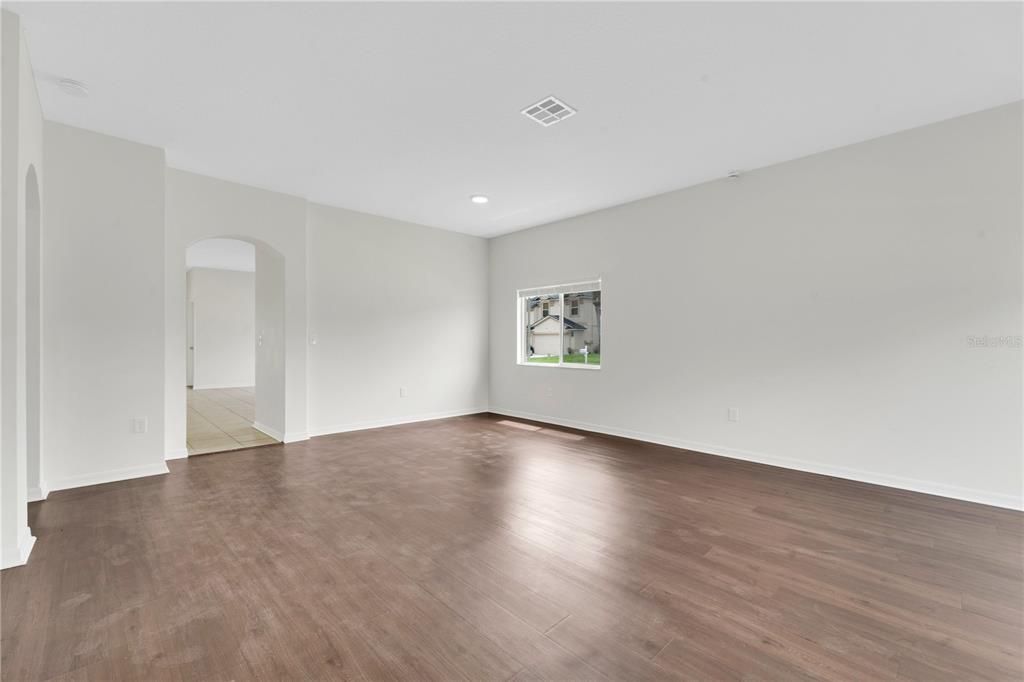 En Venta: $369,900 (4 camas, 2 baños, 1858 Pies cuadrados)