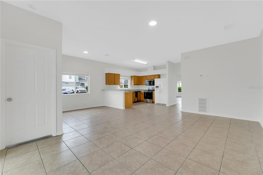 En Venta: $369,900 (4 camas, 2 baños, 1858 Pies cuadrados)