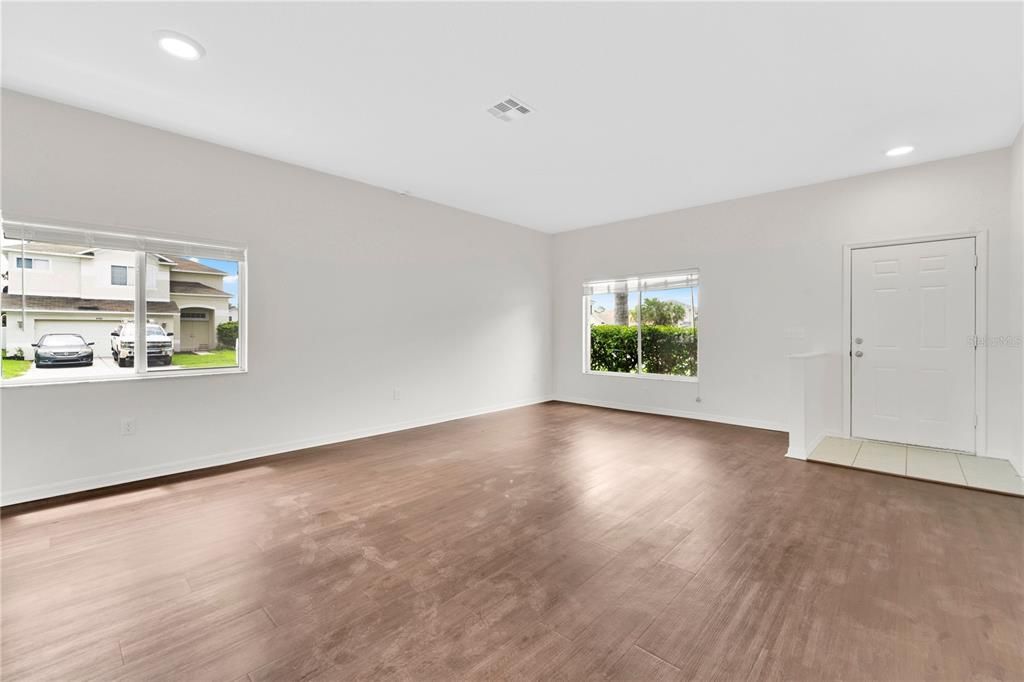 En Venta: $369,900 (4 camas, 2 baños, 1858 Pies cuadrados)