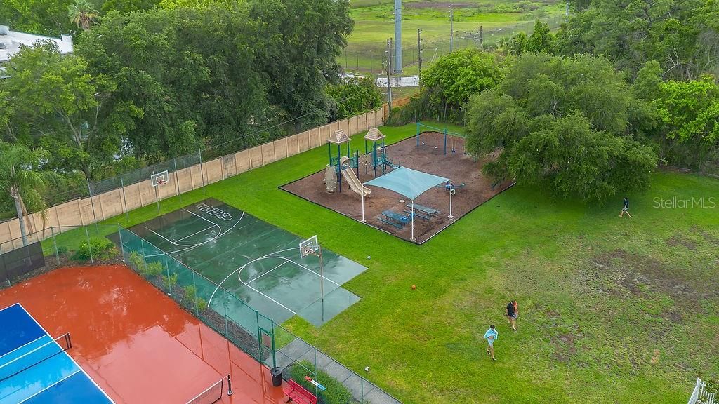 En Venta: $895,000 (4 camas, 3 baños, 2781 Pies cuadrados)