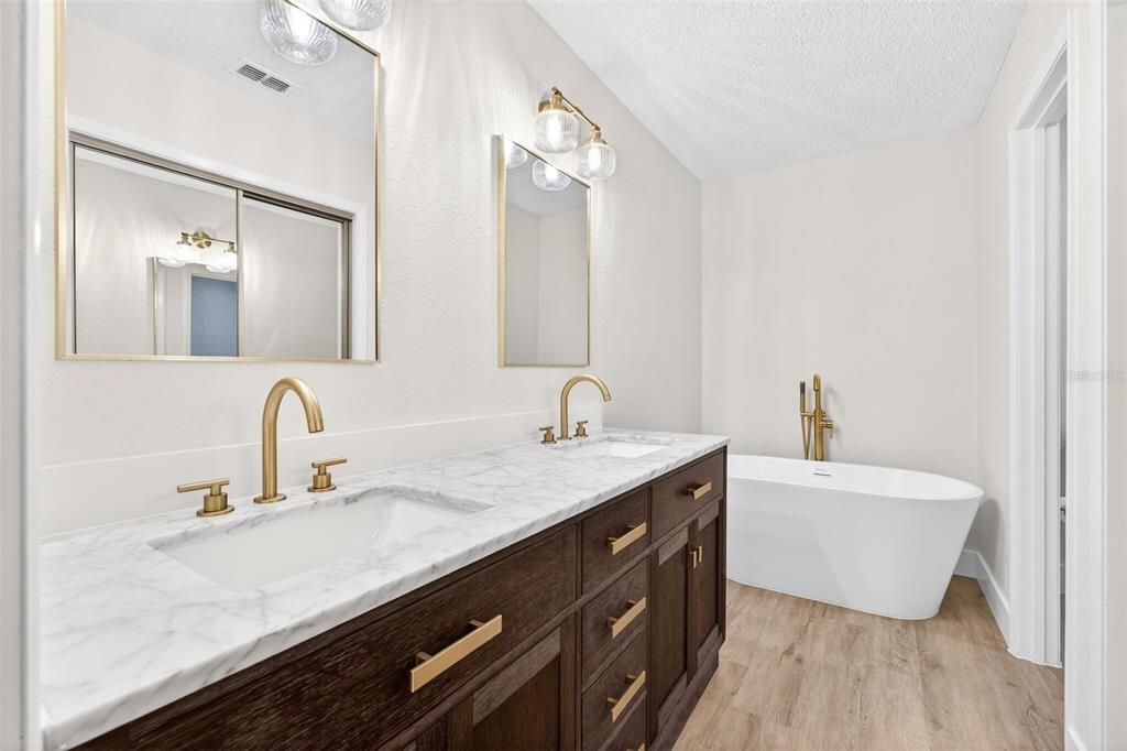 For Sale: $295,000 (3 beds, 2 baths, 1874 Square Feet)