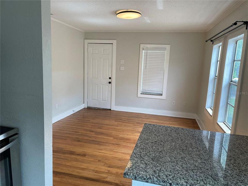 В аренду: $2,225 (3 спален, 2 ванн, 1292 Квадратных фут)