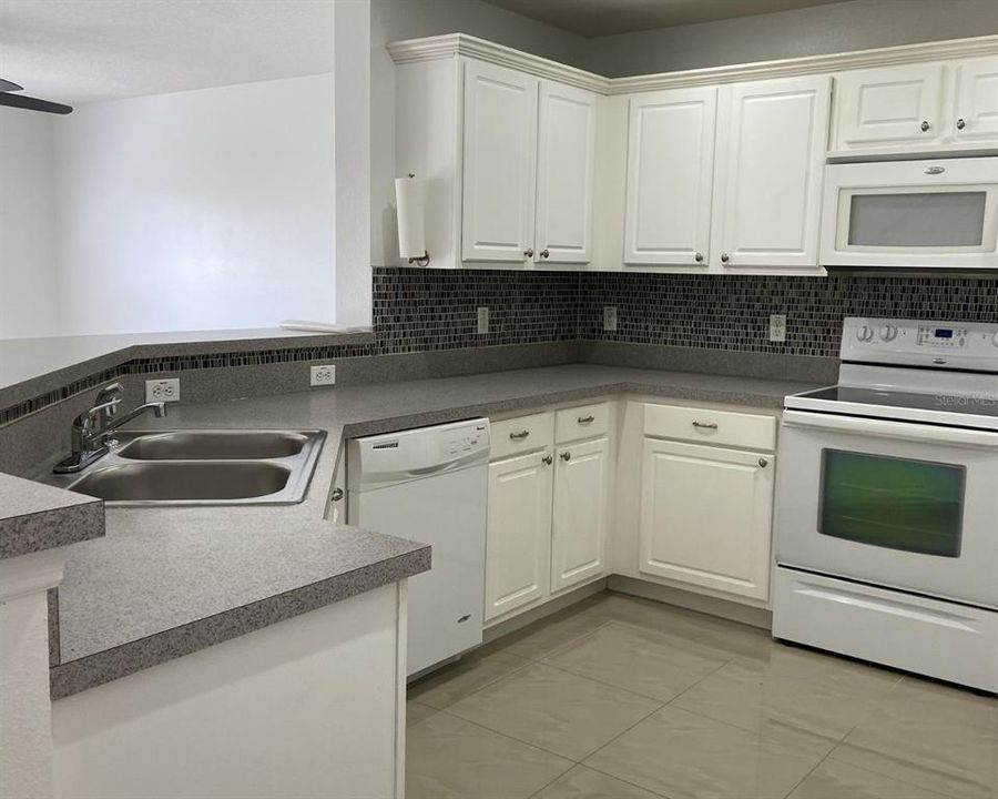 For Rent: $1,900 (2 beds, 2 baths, 1386 Square Feet)