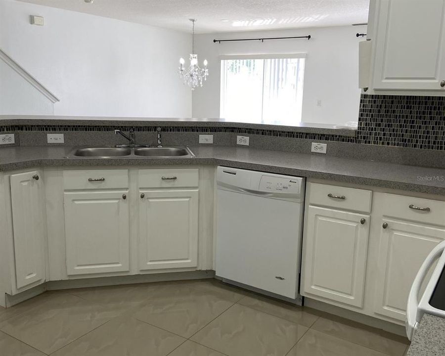 For Rent: $1,900 (2 beds, 2 baths, 1386 Square Feet)