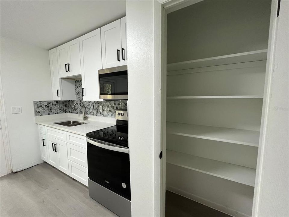В аренду: $1,495 (2 спален, 1 ванн, 702 Квадратных фут)