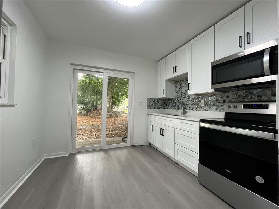 В аренду: $1,495 (2 спален, 1 ванн, 702 Квадратных фут)
