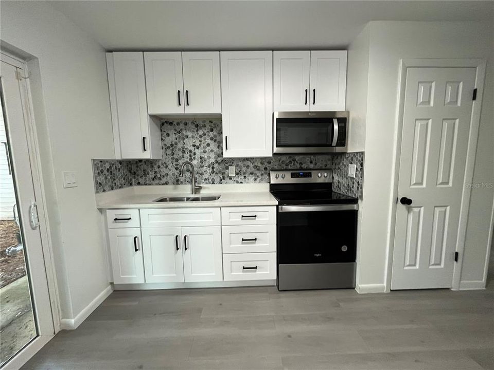 В аренду: $1,495 (2 спален, 1 ванн, 702 Квадратных фут)