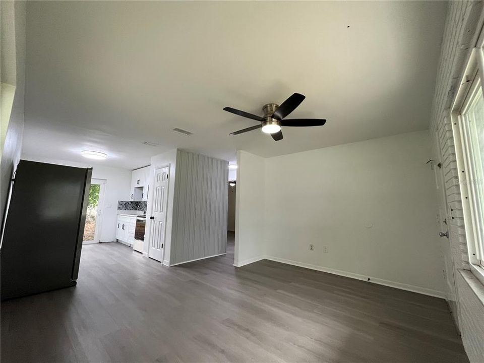 В аренду: $1,495 (2 спален, 1 ванн, 702 Квадратных фут)