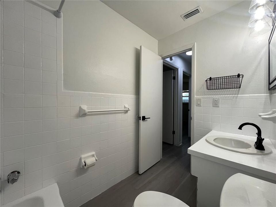 В аренду: $1,495 (2 спален, 1 ванн, 702 Квадратных фут)