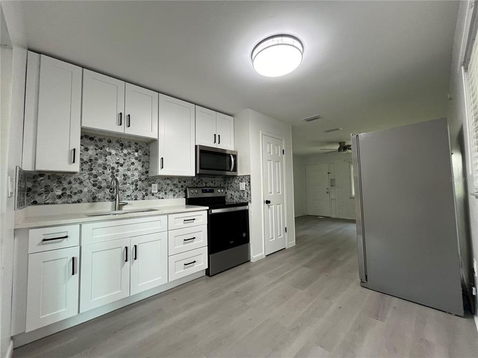 В аренду: $1,495 (2 спален, 1 ванн, 702 Квадратных фут)