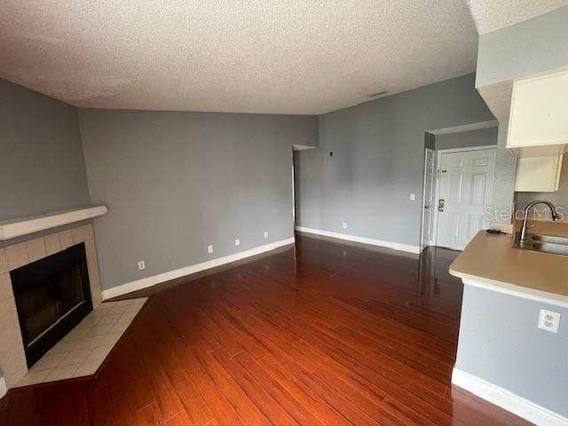 For Rent: $1,900 (3 beds, 2 baths, 1157 Square Feet)