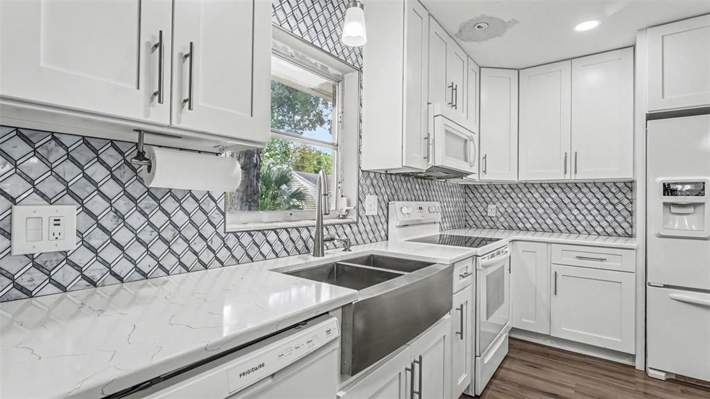 На продажу: $299,900 (3 спален, 1 ванн, 1388 Квадратных фут)
