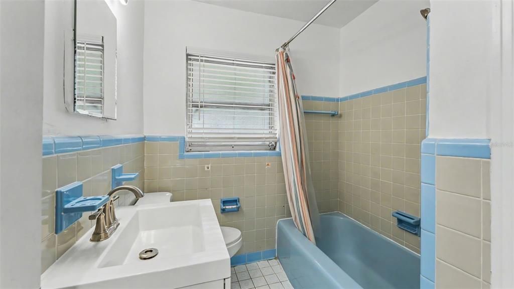 На продажу: $299,900 (3 спален, 1 ванн, 1388 Квадратных фут)